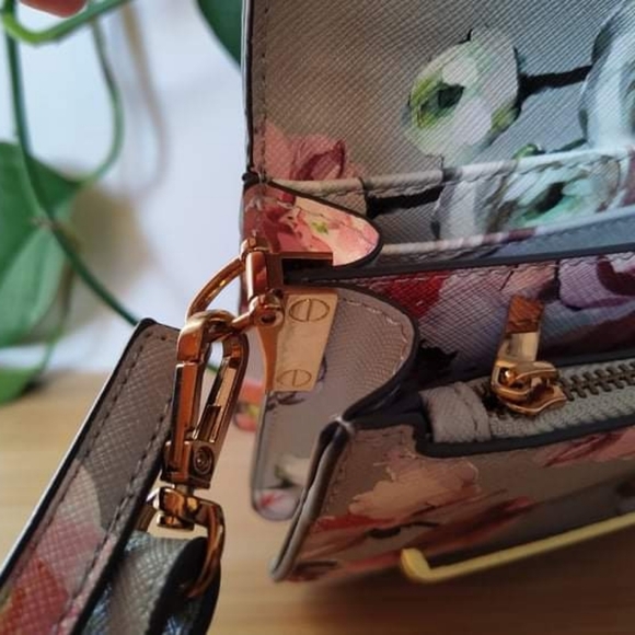 Love & Lore Floral Crossbody - Picture 4 of 13